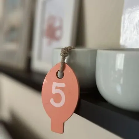 Retour De דירה *